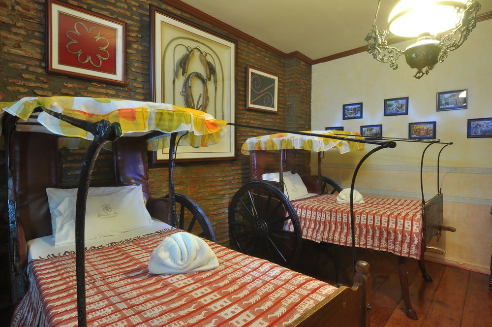 Zen Rooms Grandpa'S Inn Vigan Extérieur photo